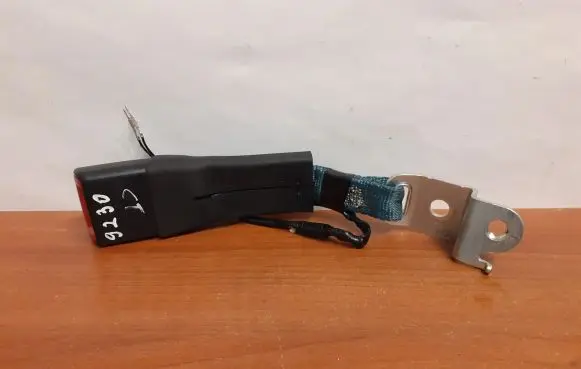 Lexus CT 200H Rear seatbelt buckle 9230 155832