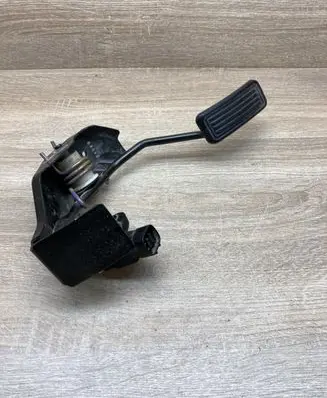 Toyota Avensis T250 Accelerator throttle pedal 7811135030