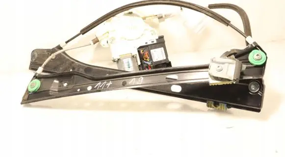 Front window lifting mechanism without motor