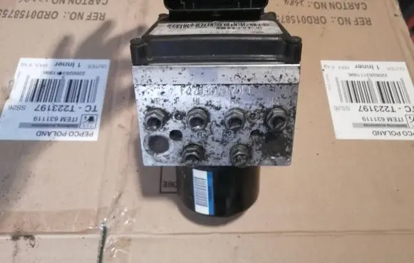 Volkswagen PASSAT B6 ABS Pump 3C0614109 16420501 16420301A