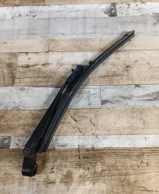 Rear wiper blade arm