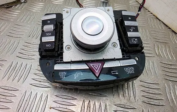 Mercedes-Benz S W221 Head unit multimedia control A2218700451