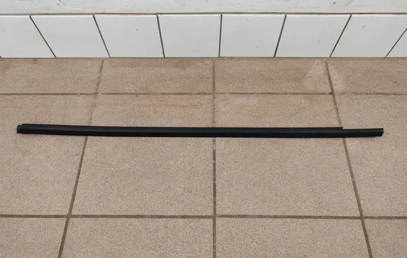Skoda Fabia Mk1 (6Y) Rubber seal front door window/glass