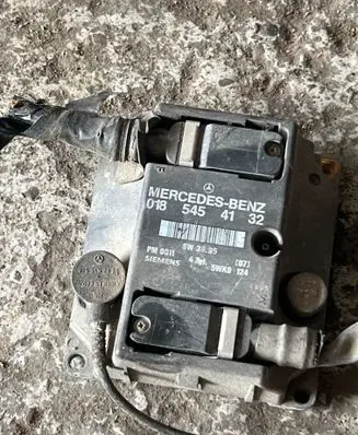 Mercedes-Benz C W202 Engine control unit/module 0185454132