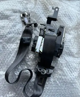 Volvo XC60 Front seatbelt 32149088