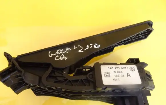 Volkswagen Golf V Accelerator throttle pedal 1K1721503P