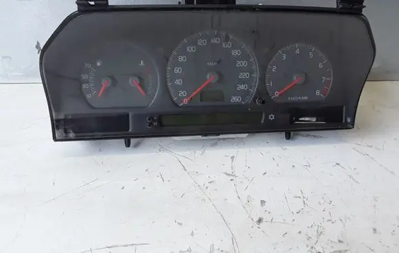 Volvo S70 V70 V70 XC Speedometer (instrument cluster) 9168138