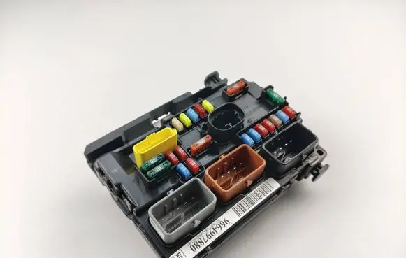 Citroen C2 Fuse module 9664997880