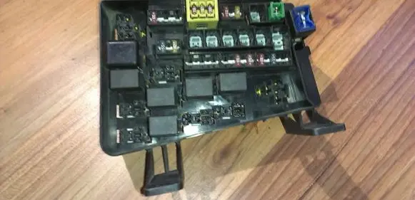 Mitsubishi Space Star Fuse box set 98600d3