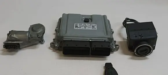 Mercedes-Benz E W211 Engine ECU kit and lock set A6421501179 2115452308