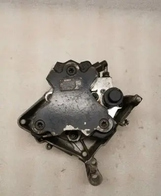 Audi A8 S8 D2 4D Fuel injection high pressure pump 057130755E 0445010036
