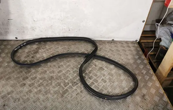 Honda CR-V Rear door rubber seal (on body) CRV16KPGGUMA
