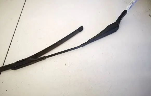 BMW 1 E81 E87 Front wiper blade arm 61617169974