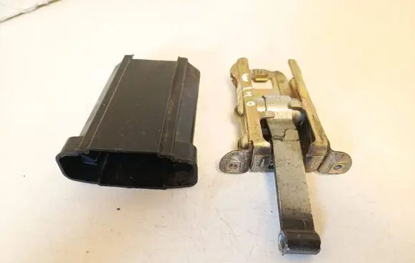 Mercedes-Benz S W140 Rear door check strap stopper