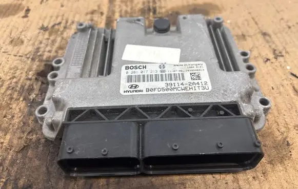 Hyundai i30 Engine control unit/module 0281017213 391142A412 1039S46914