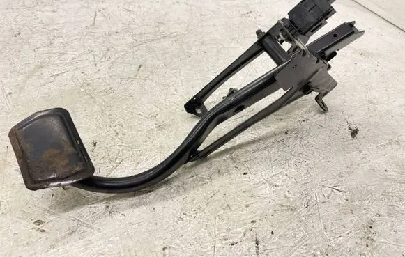 Volvo V70 Brake pedal 8622064