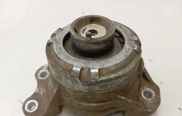 Mercedes-Benz GLC X253 C253 Engine mount bracket A2052407800
