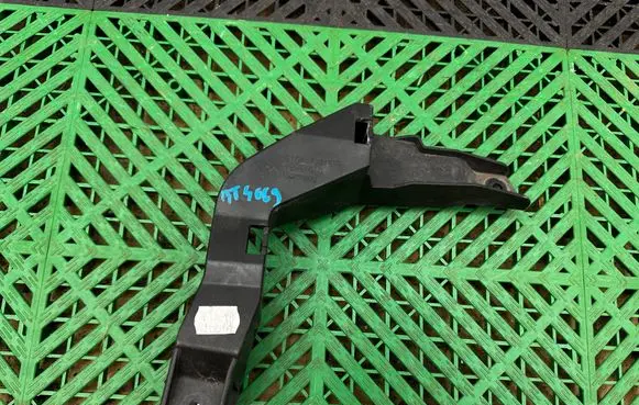 BMW i3 Headlight/headlamp mounting bracket 7331555 18951610