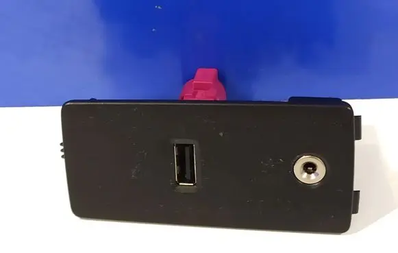 Volvo XC90 AUX in-socket connector 31389705 31438295