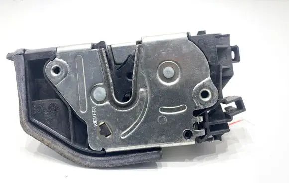 BMW 1 E81 E87 Front door lock 7167077