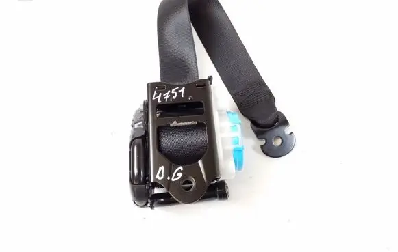 Infiniti Q30 Rear seatbelt A1768602385