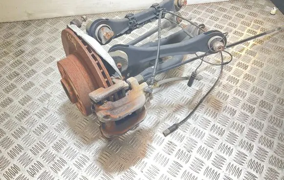 Rear wheel hub