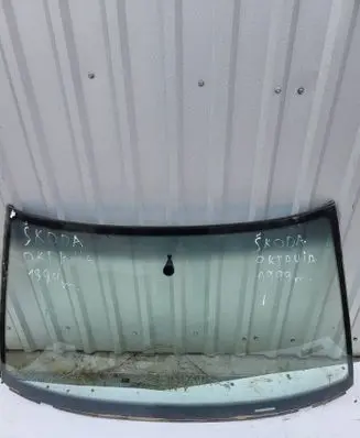 Skoda Octavia Mk1 (1U) Front windscreen/windshield window 