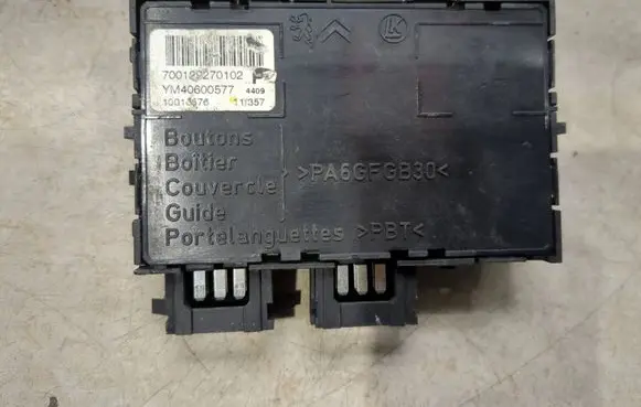 Peugeot RCZ Seat control switch YM40600577 700129270102 10016576