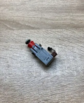 Opel Zafira A Brake pedal sensor switch 09185907