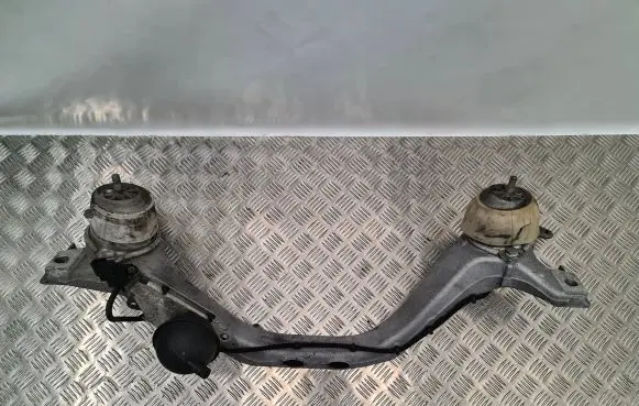 Porsche Cayenne (92A) Engine mounting bracket 7L0199207A