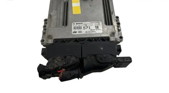 Hyundai Tucson TL Engine control unit/module 391992F571 0281031577 EDC17C57