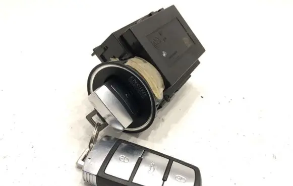 Volkswagen PASSAT CC Ignition lock 3C0905843T