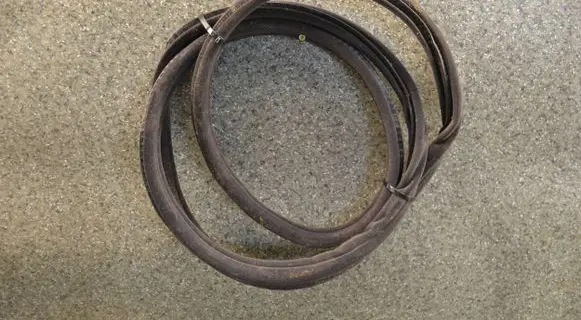 BMW 5 E60 E61 Rubber seal front coupe door 11395