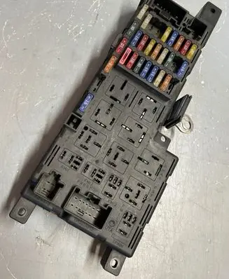 Volvo V70 Fuse module 8678449 518787205 020708141414