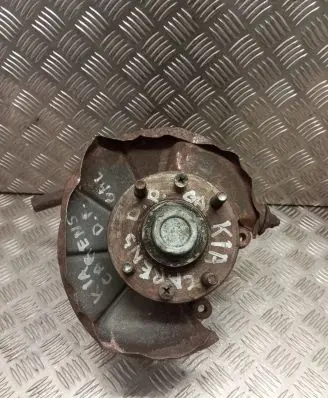 KIA Carens I Rear wheel hub