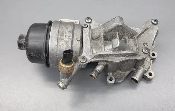 Citroen DS5 Oil filter mounting bracket V7591689800 V12C23 V7592532