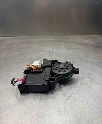 Volkswagen Golf VI Front door window regulator motor 3C0959792C