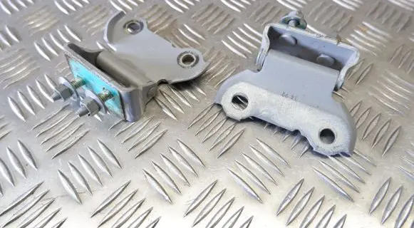 Toyota Yaris Cross Tailgate/trunk/boot hinge 6881002160