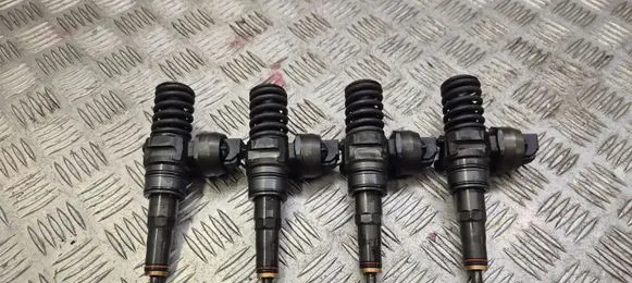 Volkswagen Golf V Fuel injectors set 038130073BQ