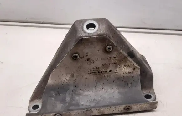 BMW 5 F10 F11 Engine mounting bracket 6777628 133912010