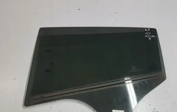 Mazda 3 III Sliding door window/glass 