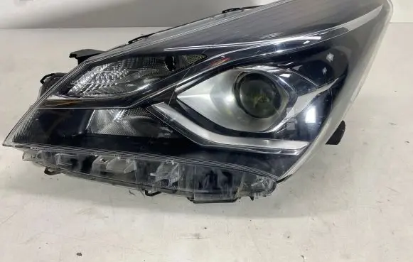 Toyota Yaris Headlight/headlamp