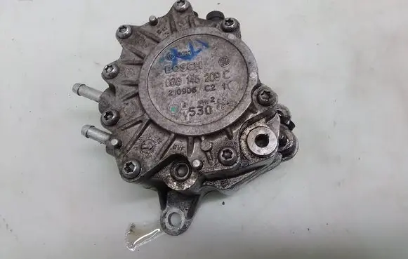 Volkswagen Touran I Vacuum pump 03G145209C