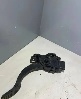 Volvo V70 Accelerator throttle pedal 6G929F836BD C95YE01