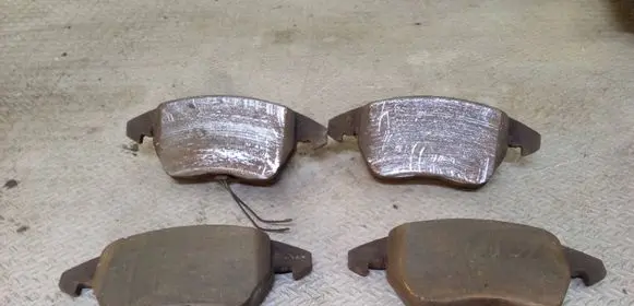 Volkswagen Caddy Brake pads (front)