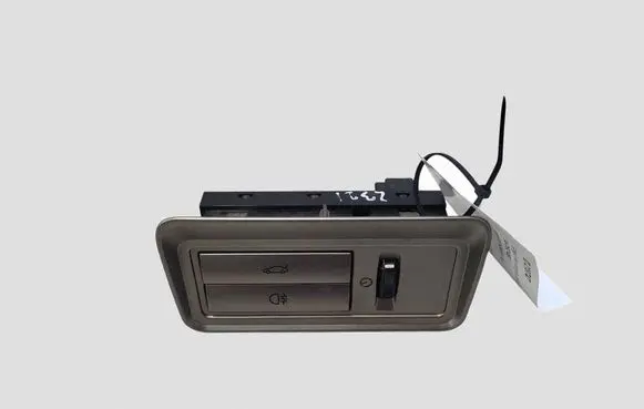 Jaguar XF X250 Tailgate opening switch 8X2311654AB