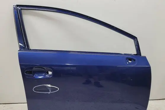Toyota Avensis T270 Front door 