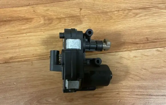 Opel Insignia A Intake manifold valve actuator/motor 55571379