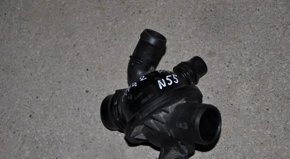 Thermostat/thermostat housing
