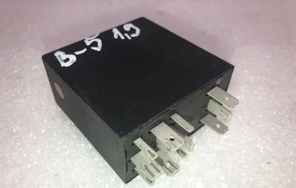 Audi A4 S4 B5 8D Other relay 8D0907701A D15502